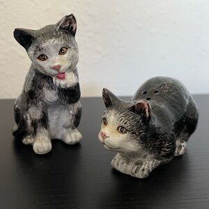 Vintage Ceramic Black Kitty Cat Salt/Pepper Shakers Set of 2 Pieces.